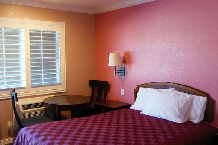 1 Queen Bed (6 of 15)