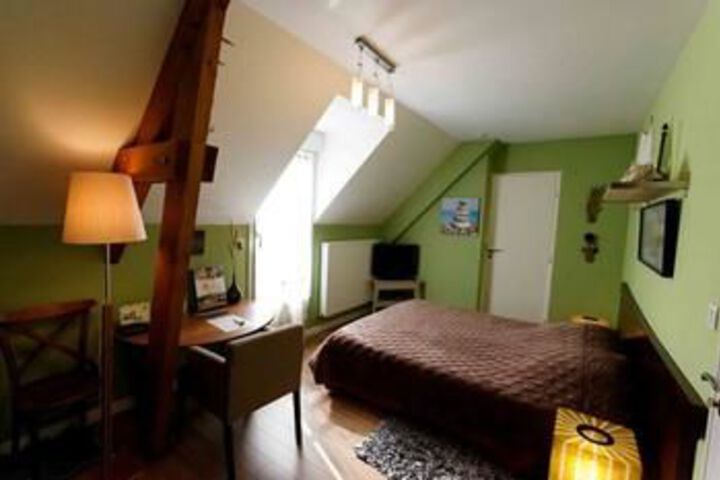 Room 25 of 37