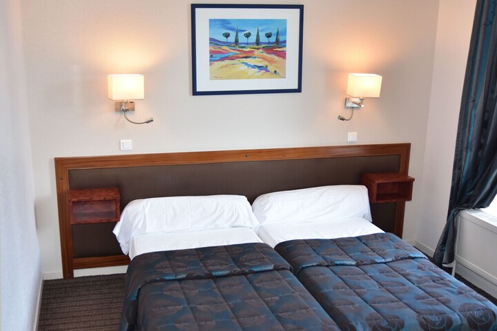Room 3 of 9