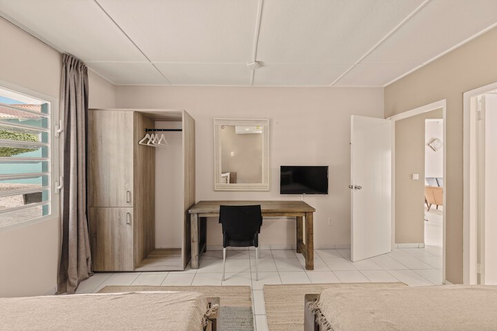 Room 5 of 68