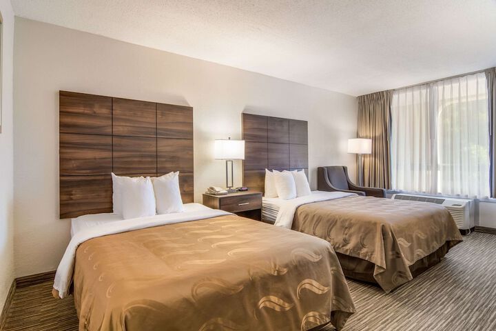 2 Double Beds (6 of 7)
