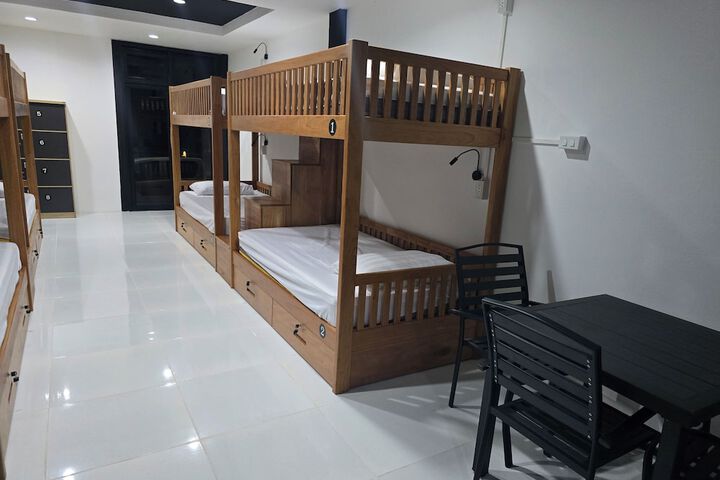 Room 44 of 171