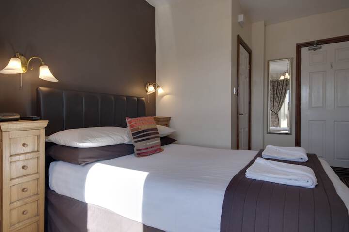 Room 3 of 56