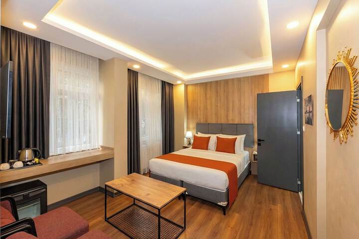 Room 27 of 73