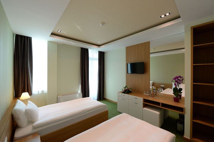 Room 34 of 72