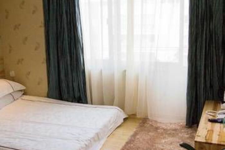 Room 5 of 8
