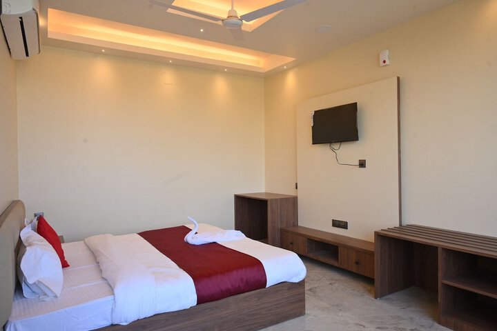 Room 8 of 28