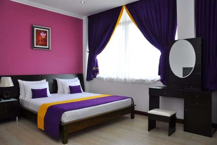 Room 18 of 34