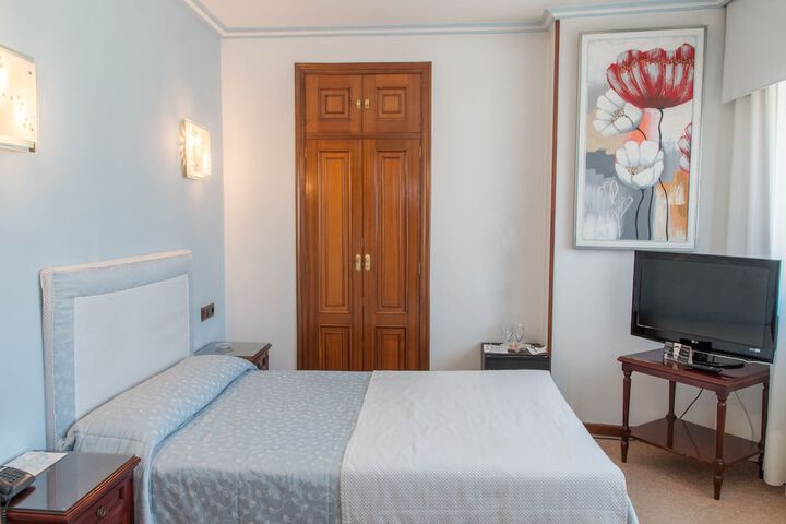 Room 8 of 43