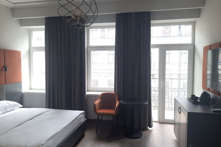 Room 45 of 100