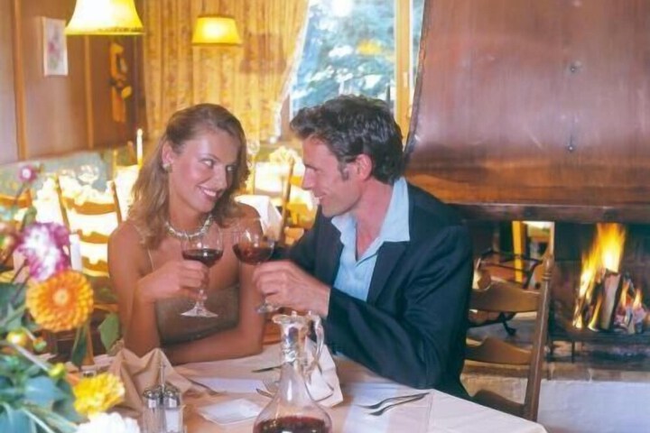 Dining 31 of 38
