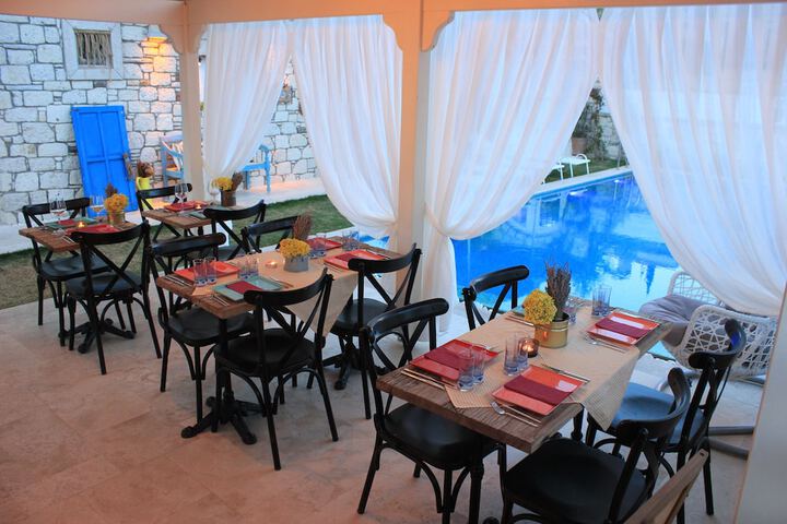 Dining 57 of 77