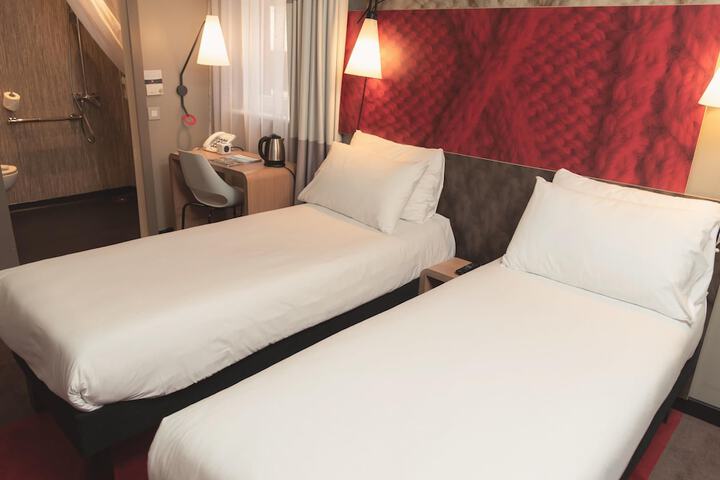 Room 10 of 48