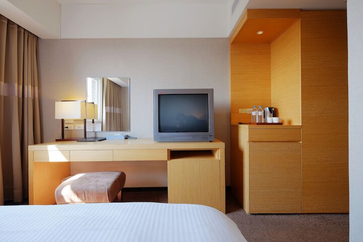 Room 16 of 60