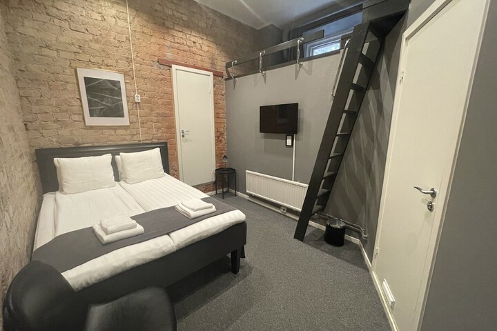 Room 72 of 149