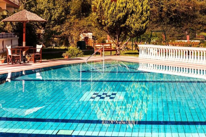 Hotel Pool