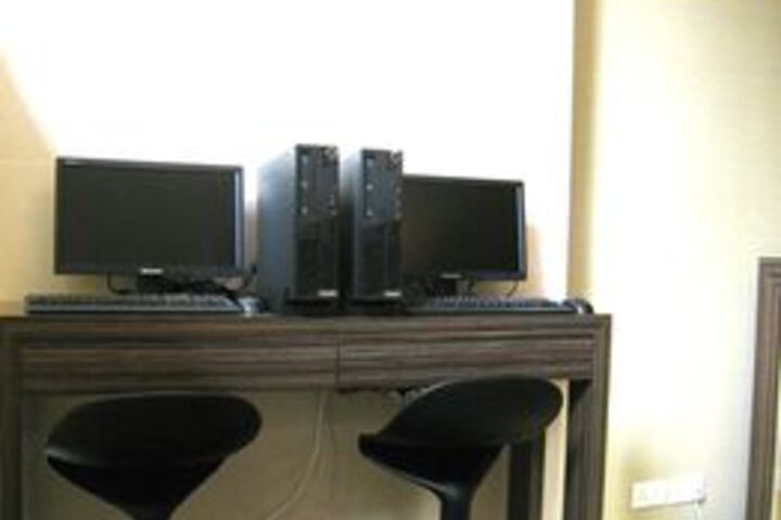 Business Center 3 of 19
