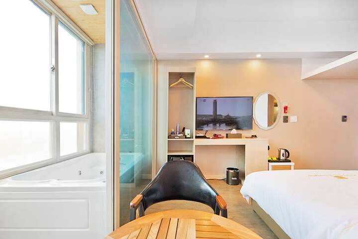 Room 4 of 31