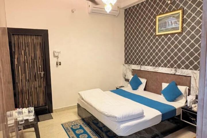 Room 3 of 29
