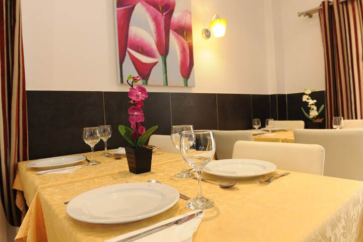Dining 26 of 38