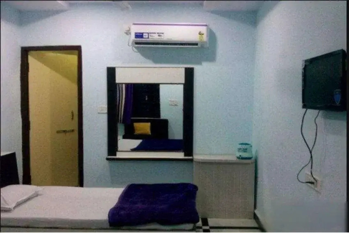 Room 5 of 10
