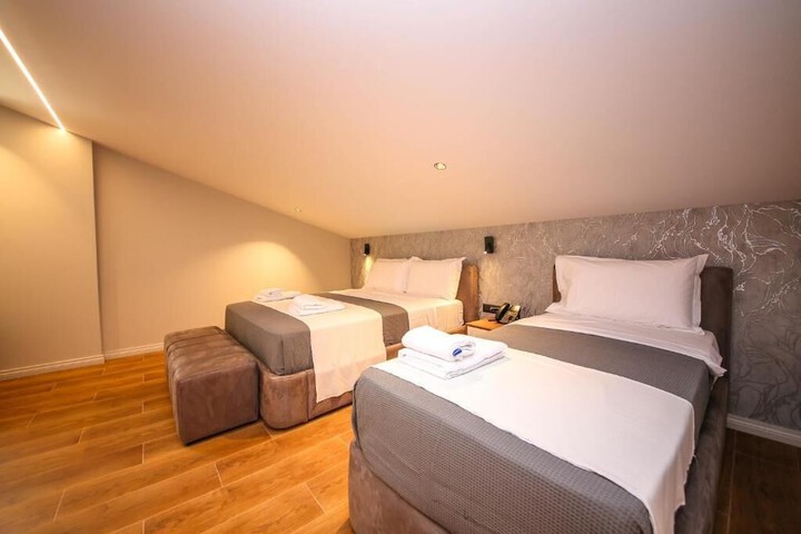 Room 30 of 108
