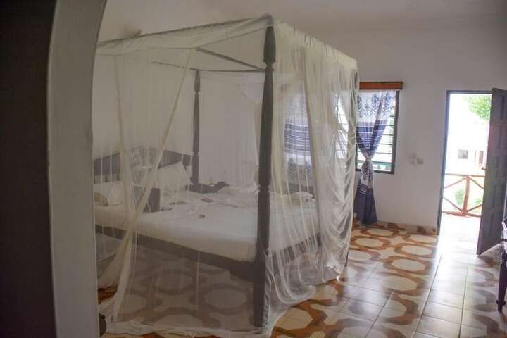 Room 4 of 27