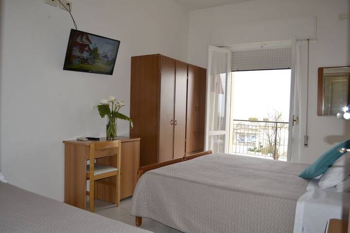 Room 8 of 113
