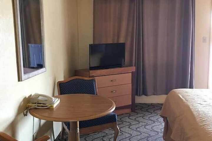Room 7 of 12