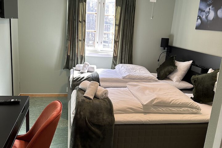 Room 4 of 13