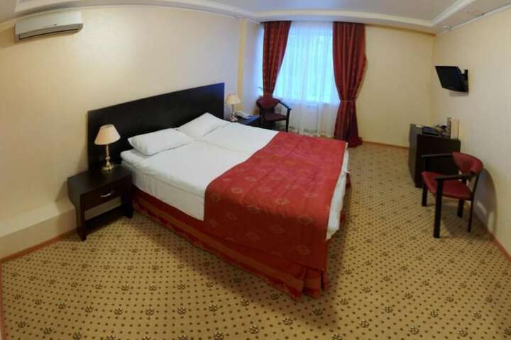 Room 25 of 53