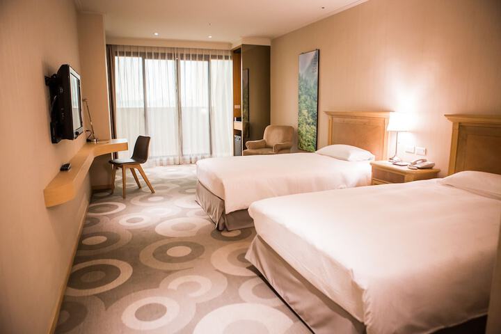 Room 27 of 103