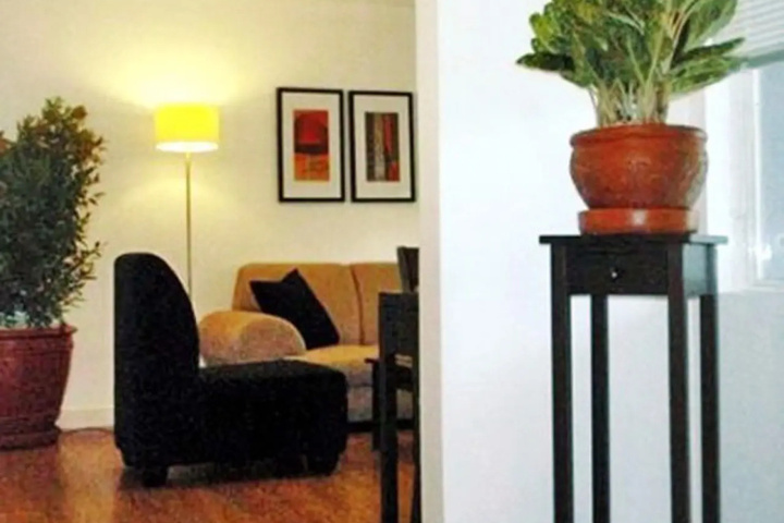 Room 10 of 18