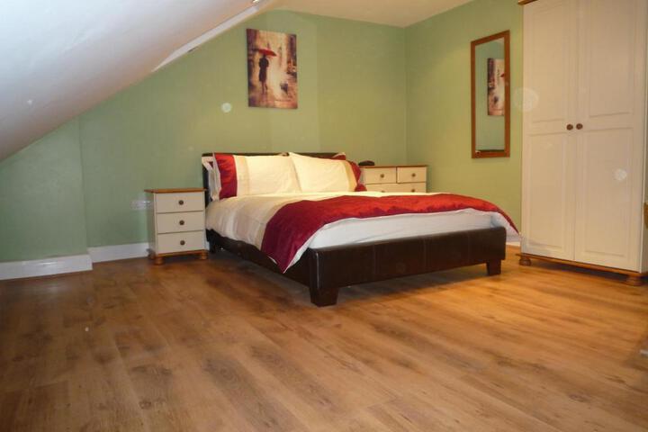 Three Bedroom Flat Camborne Avenue W13