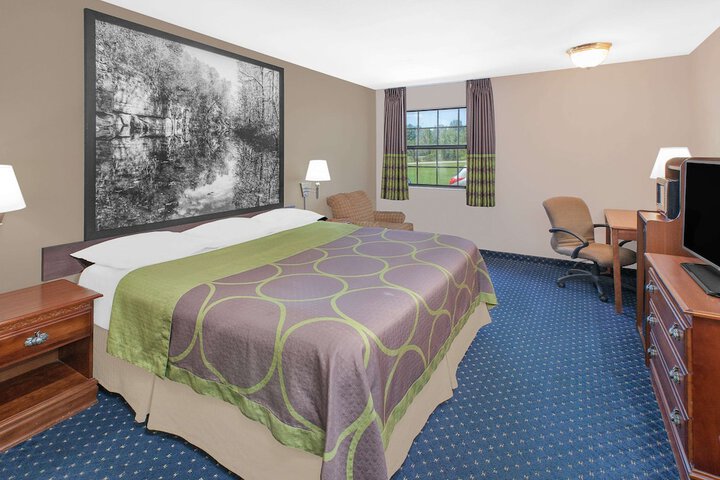 1 King Bed (5 of 13)