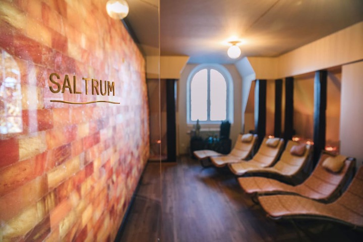 Room 14 of 98
