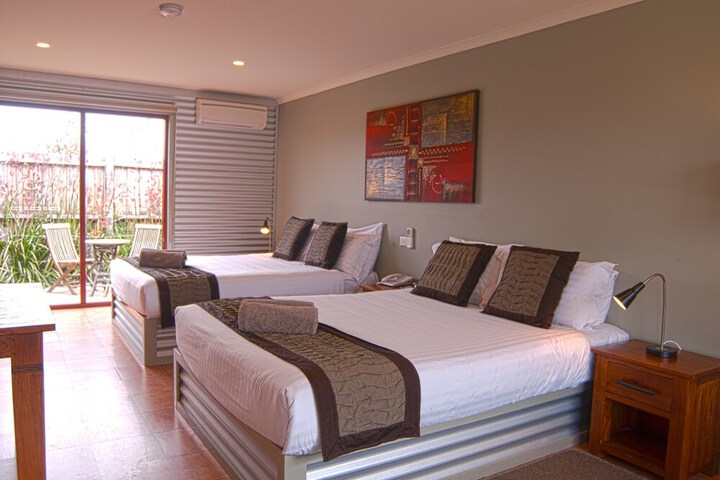 Room 3 of 43
