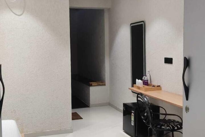 Room 27 of 72