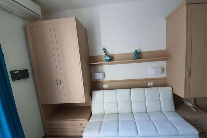 Room 9 of 61