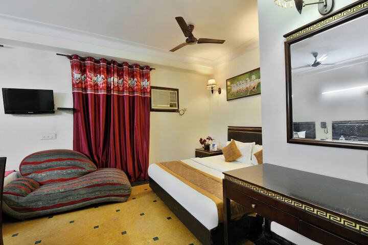 Room 2 of 7