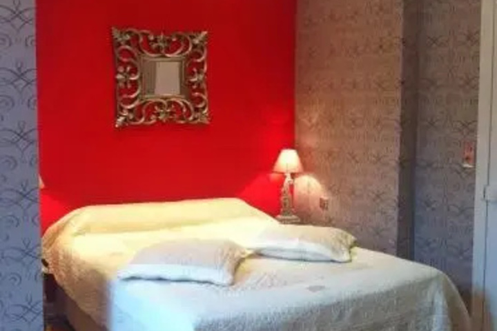 Room 7 of 12