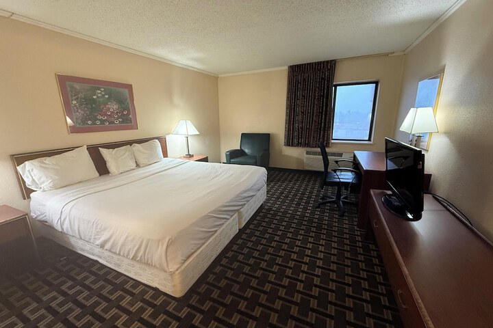 Room 6 of 18