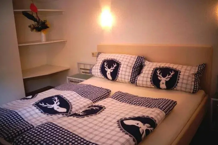 Room 2 of 18