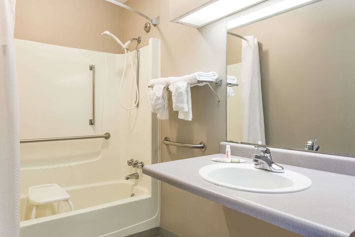 1 Queen Bed Mobility Accessible (4 of 8)