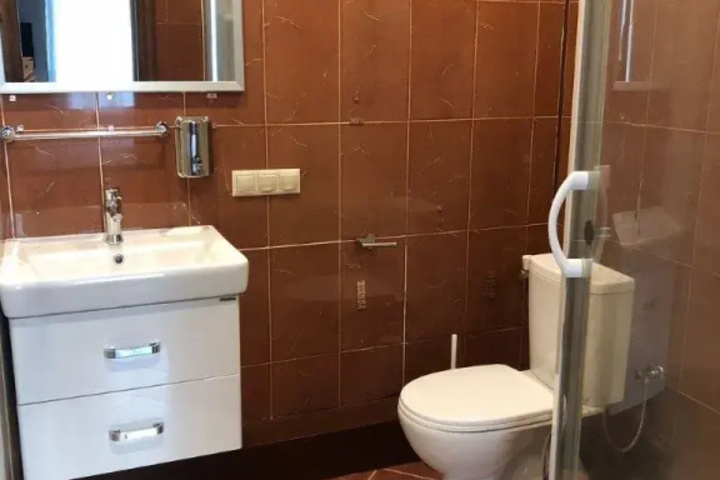 Room 17 of 18