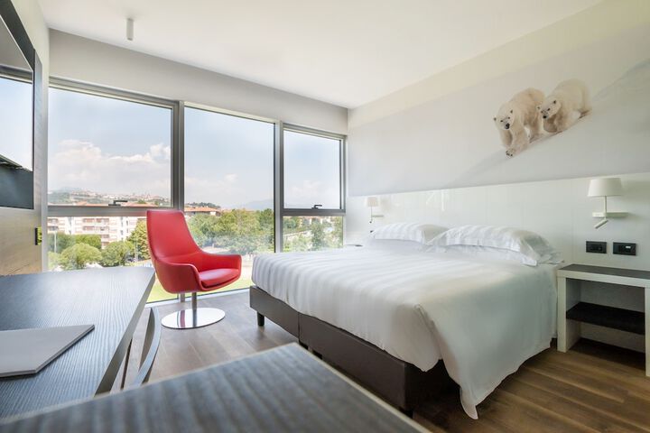 Room 13 of 82
