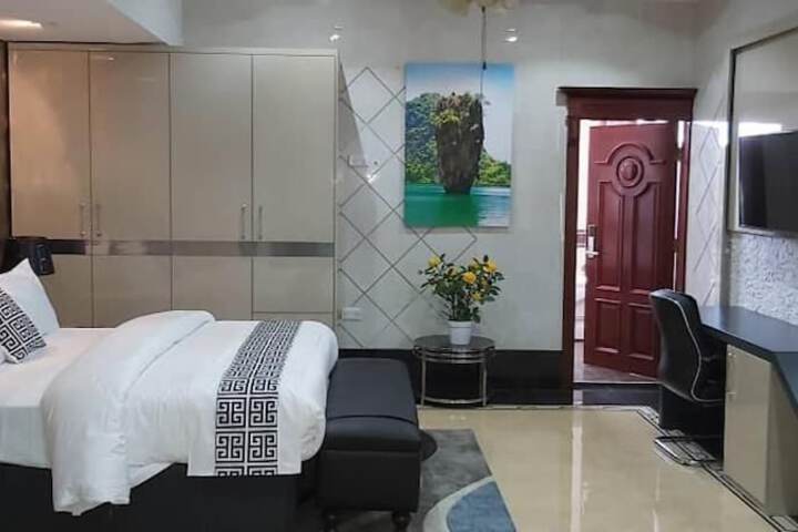 Room 10 of 43