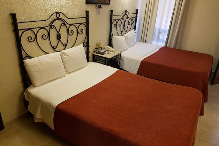 Room 9 of 28
