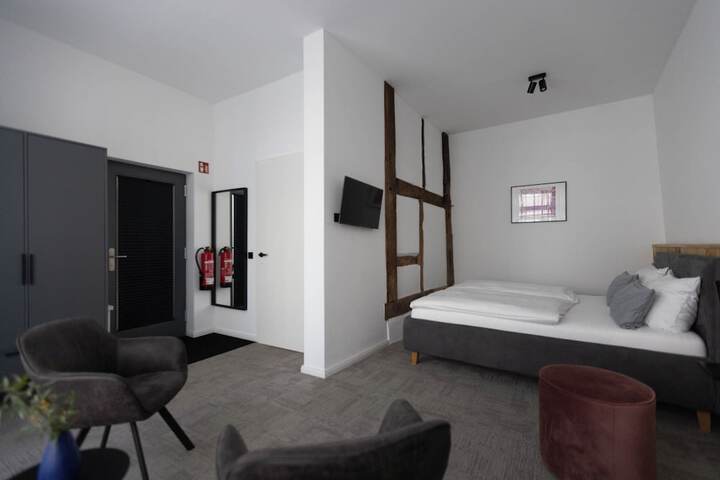 Room 8 of 87