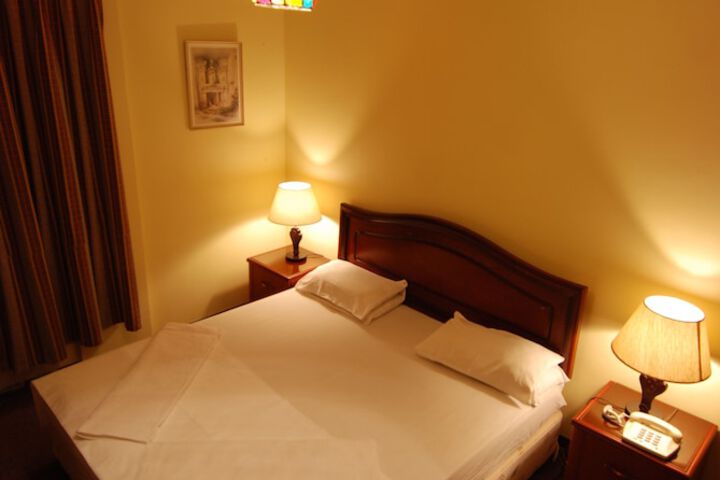 Room 5 of 17